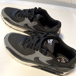 Nike Air Max women’s size 7
